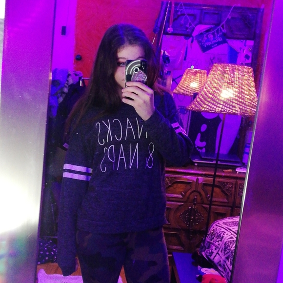 Gray sweater - Picture 2 of 2